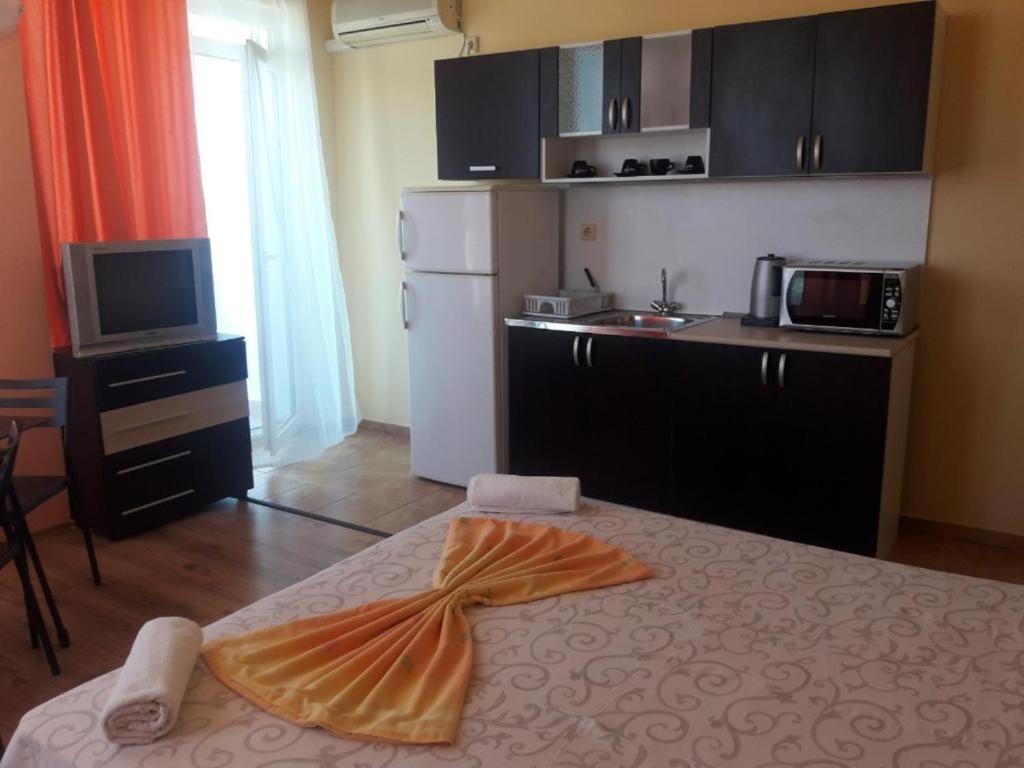 Denz Hotel Chernomorets Buitenkant foto