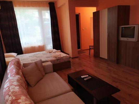 Denz Hotel Chernomorets Buitenkant foto