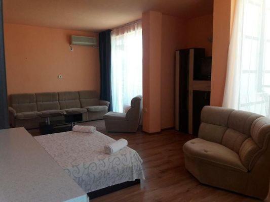Denz Hotel Chernomorets Buitenkant foto