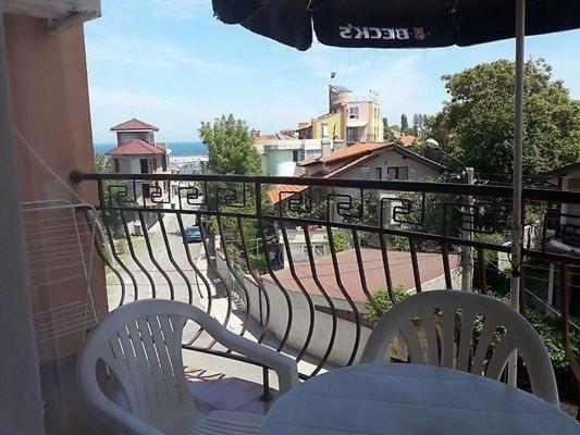 Denz Hotel Chernomorets Buitenkant foto