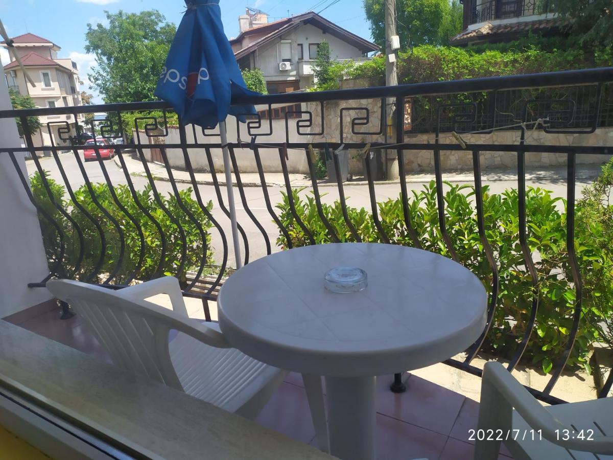 Denz Hotel Chernomorets Buitenkant foto