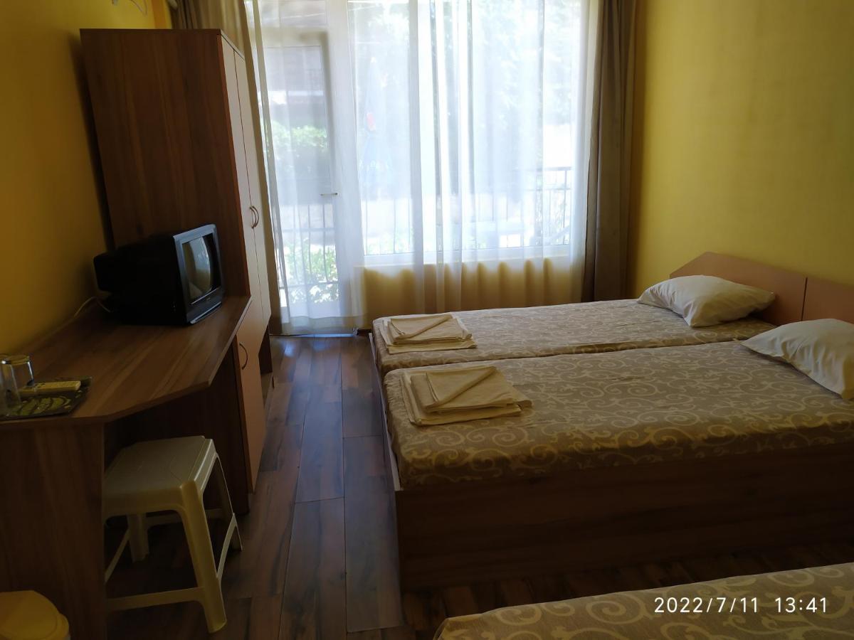 Denz Hotel Chernomorets Buitenkant foto