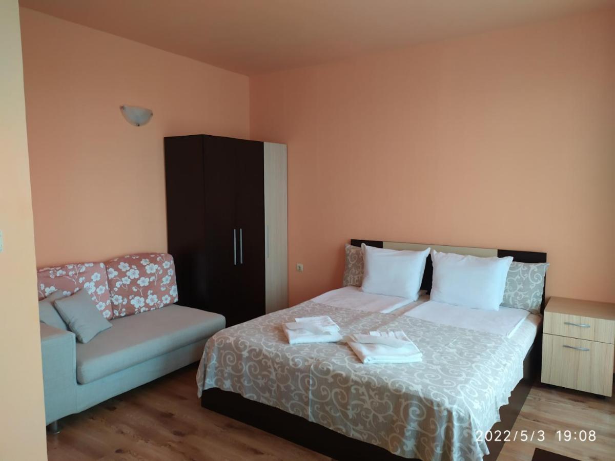 Denz Hotel Chernomorets Buitenkant foto
